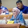 Gaya Mulan Jameela Saat Ngantor Sebagai Anggota Dewan