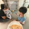 Boleh Makan Sambil Menemani Ayah