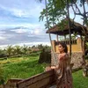 Gaya Seksi Cinta Laura di Bali