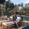 Gaya Seksi Cinta Laura di Bali