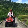 Gaya Seksi Cinta Laura di Bali
