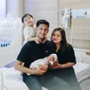 Ini Deretan Selebritis yang Dikenal Menolak Tua Bahkan Setelah Jadi Nenek