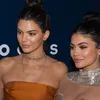 Kendall - Kylie Jenner