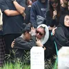 Reza Arap menangis di makam Lula Lahfah