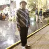 Sule berdiri pakai celana panjang