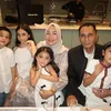 Guzel dipangku nenek