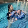 Baby Izz Anak Nikita Willy berenang
