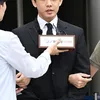 Yoo Ah In Dilempar Uang