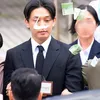 Yoo Ah In Dilempar Uang