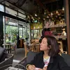 Han Ji Min Makan di Restoran