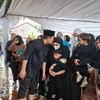 Rizal Armada pakai baju hitam