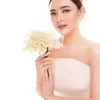 Amanda Manopo pegang bunga lily