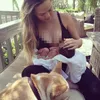 Hari-Hari Chrissy Teigen Pasca Melahirkan