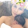 Hari-Hari Chrissy Teigen Pasca Melahirkan
