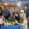 Ussy Sulistiawaty Ajak Mertua Dinner di Pinggir Jalan 