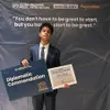 Harneel Pradhi Singh pegang piagam penghargaan