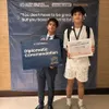 Harneel Pradhi Singh dan Karan pegang piagam