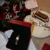Haviza Devi dapat kado jam tangan