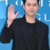 Hyun Bin Melambaikan Tangan