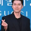 Hyun Bin Pose Finger Heart