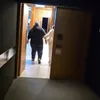 Ibu Marah di Bioskop meludah merekam layar