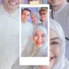 Kevin Gusnadi berdiri di samping Ayu