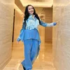 Iis Dahlia dengan kumis tipisnya