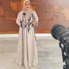 Ikke Nurjanah pakai gamis