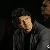 Iko Uwais Menoleh