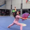 Kris Dayanti wushu memakai kipas