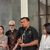 Bunga Zainal bersama suami dan kuasa hukum