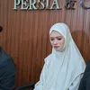 Inara Rusli di Depan Awak Media