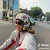 Indah Permatasari Happy Naik Vespa
