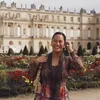 Tara Basro Pakai Kebaya dan Sarung