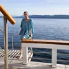 Luna Maya pakai dress biru di perahu