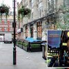 David Bowie punya album yang bertajuk THE RISE AND FALL OF ZIGGY STARDUST. Lokasi sebenarnya terletak di 23 Heddon St, London.