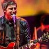 penampilan musisi ternama di atas panggung