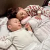 Levian &amp; Leshia tidur sebelahan