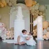 Levian &amp; Leshia pegang pipi