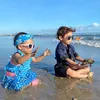 Levian &amp; Leshia main di pantai