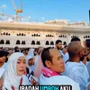 Inul Daratista sedang tawaf