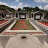 Inilah makam orang tua Inul dan Adam.
