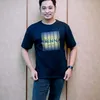 Irwan DA pakai kaos hitam