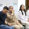 Irwansyah dan Zaskia Sungkar di Rumah Sakit