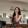Tiffany Young SNSD Minum Kopi