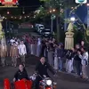 Aksa Naik Motor Bareng Istri ke Studio Indosiar