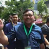 Bedu Melambaikan Tangan