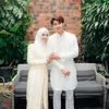 Rizky billar pakai serba putih