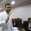 Ammar Zoni pakai kemeja putih