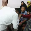 Ammar Zoni cium tangan keluarga
